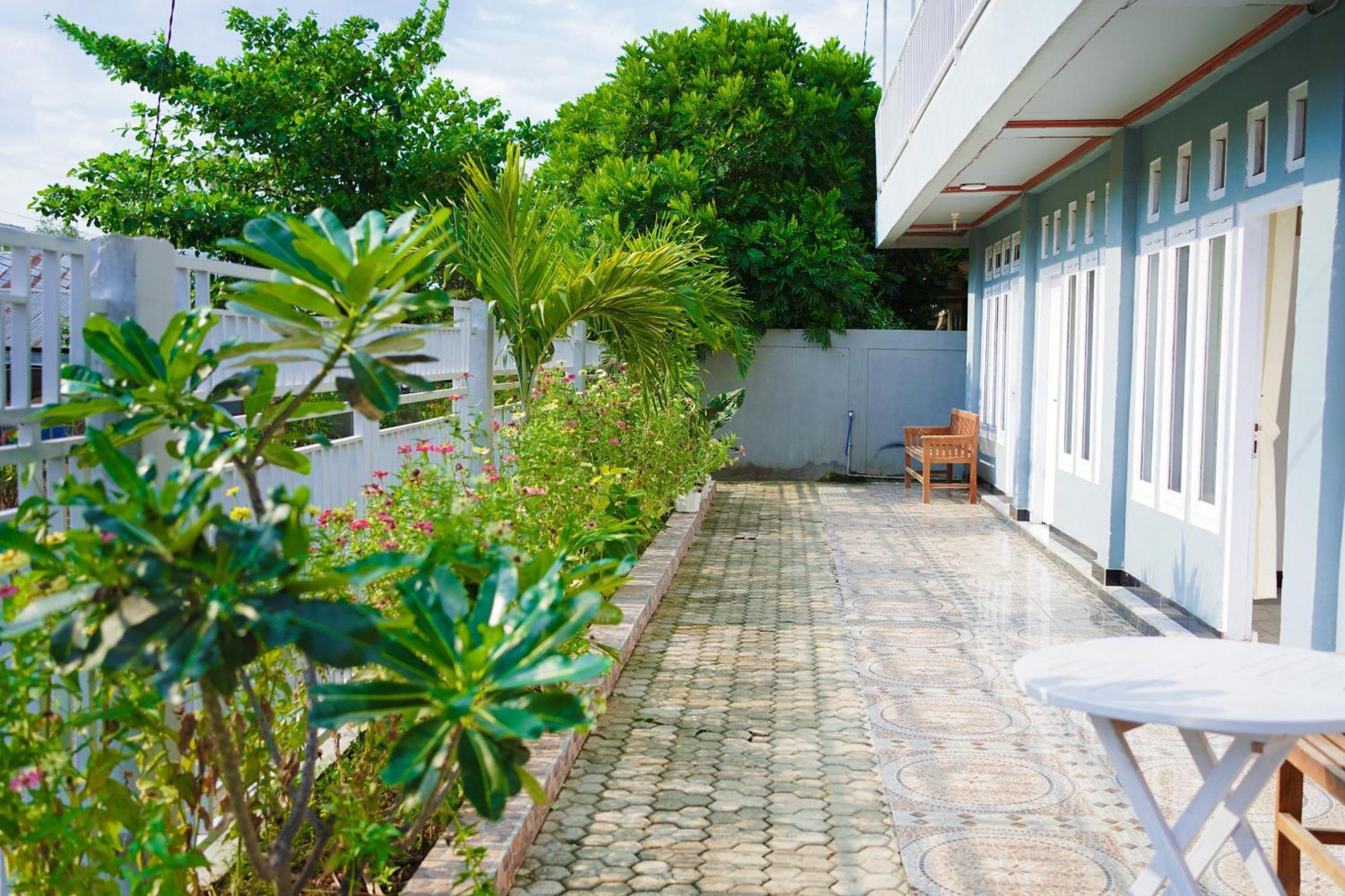 Getrudis Guesthouse Labuan Bajo Exteriör bild